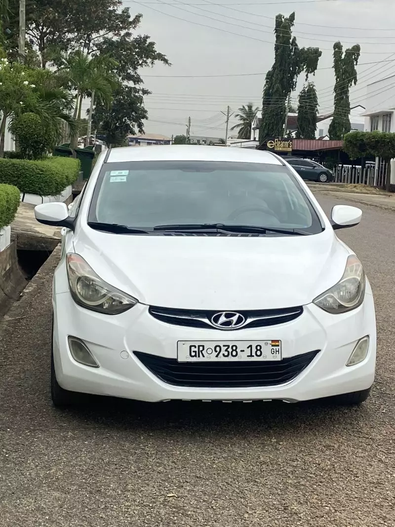 Hyundai Elantra   - 2012