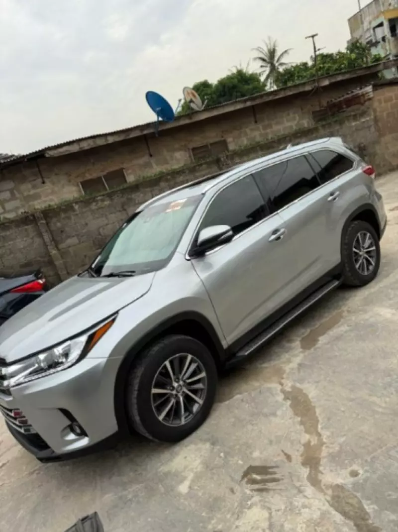 Toyota Highlander   - 2019