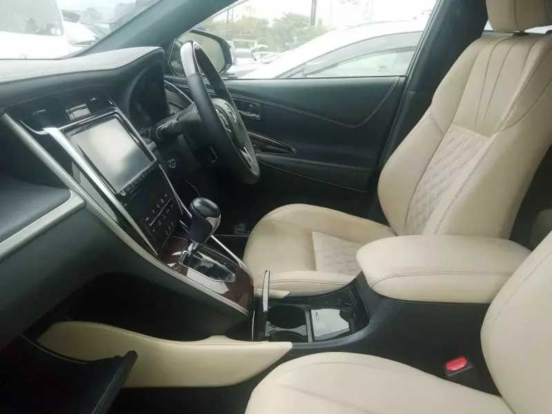 Toyota Harrier   - 2016