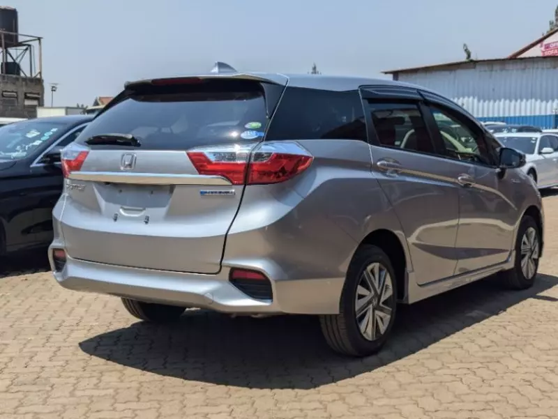 Honda Fit shuttle    - 2019