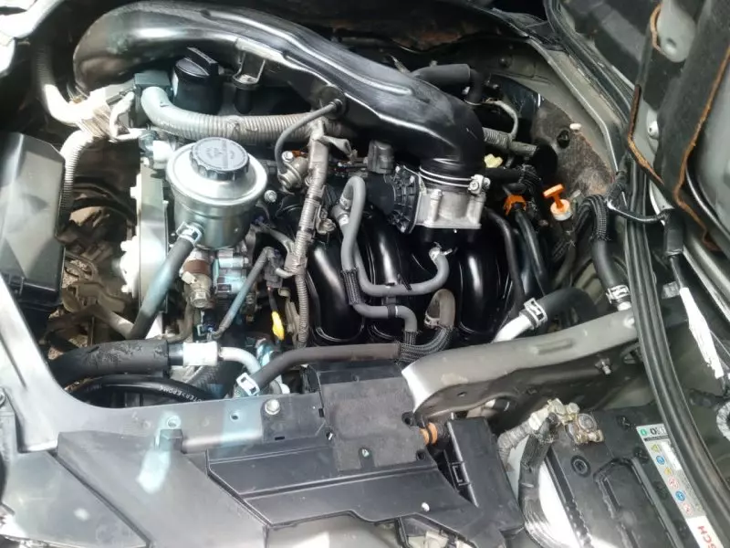 Toyota Hiace   - 2012