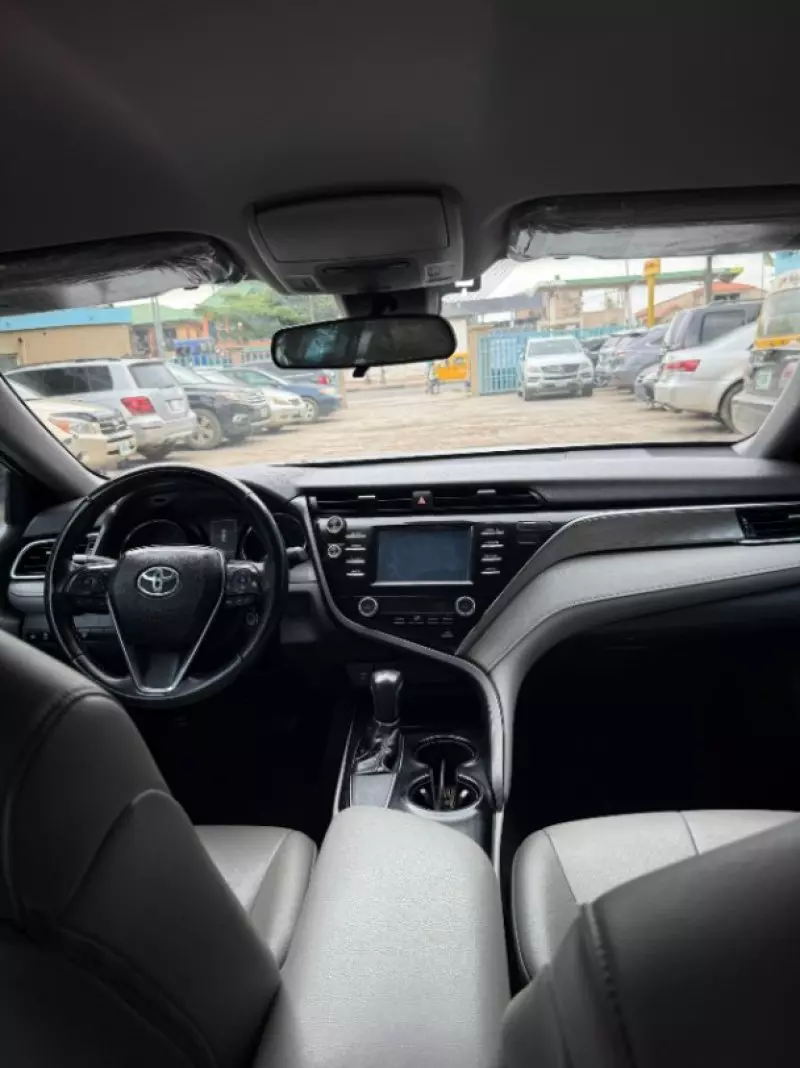 Toyota Camry   - 2018