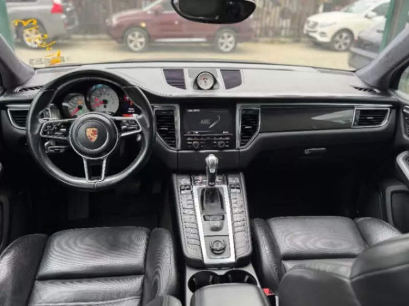 PORSCHE Macan   - 2015