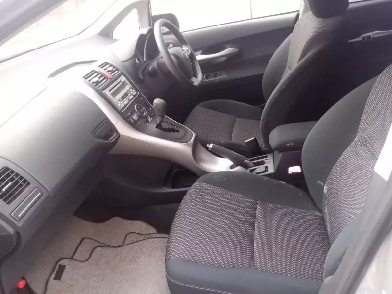 Toyota Auris   - 2010
