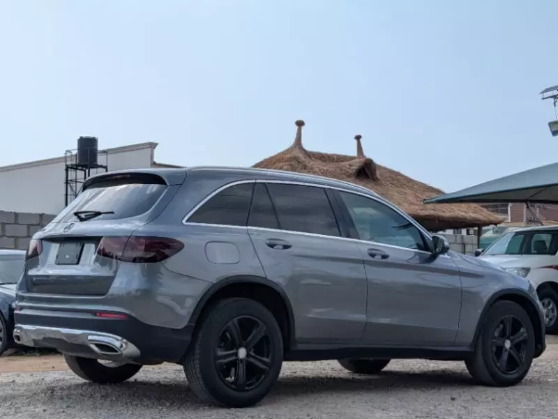 Mercedes-Benz GLC 300   - 2016