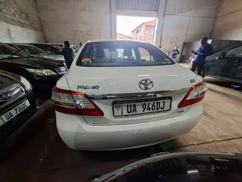 Toyota Premio    - 2011