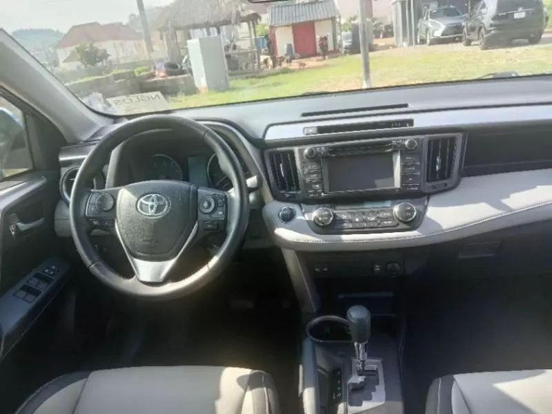 Toyota RAV4   - 2018