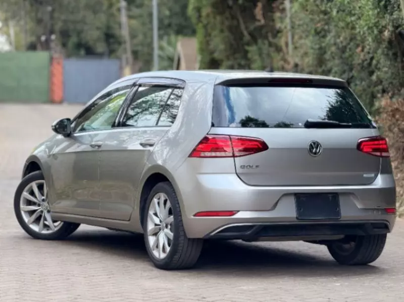 Volkswagen Golf   - 2018
