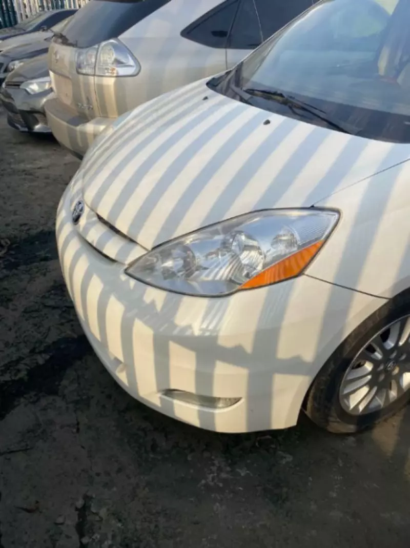 Toyota Sienna   - 2010