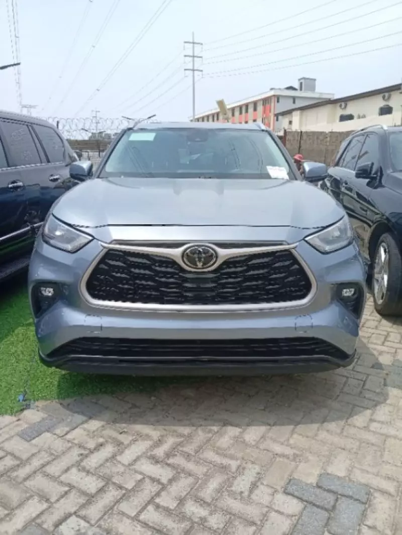 Toyota Highlander   - 2020