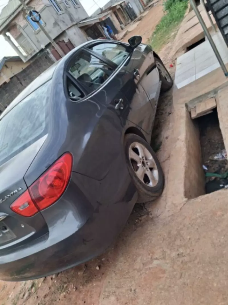 Hyundai Elantra   - 2008