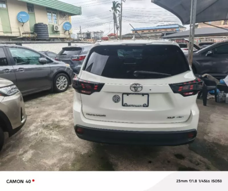 Toyota Highlander   - 2016