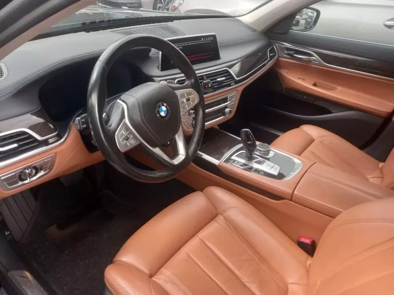 BMW 740   - 2020