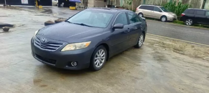 Toyota Camry   - 2010