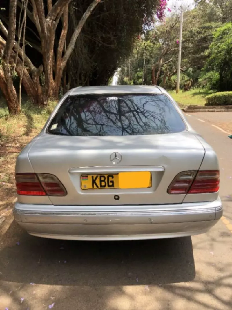 Mercedes-Benz E 240   - 2001