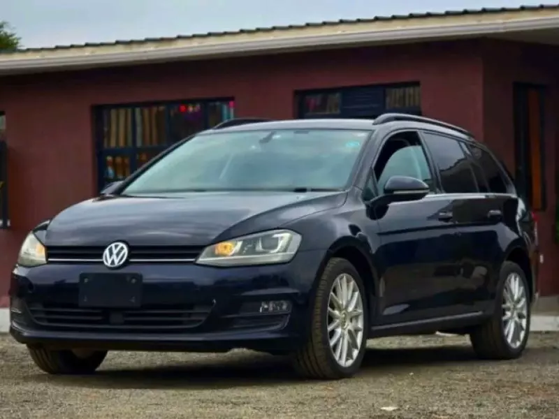Volkswagen Golf   - 2016