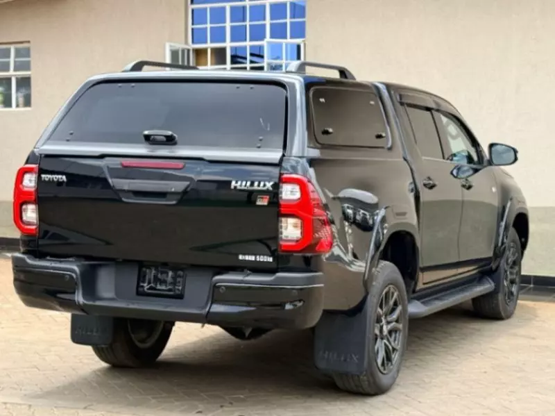 Toyota Hilux   - 2022