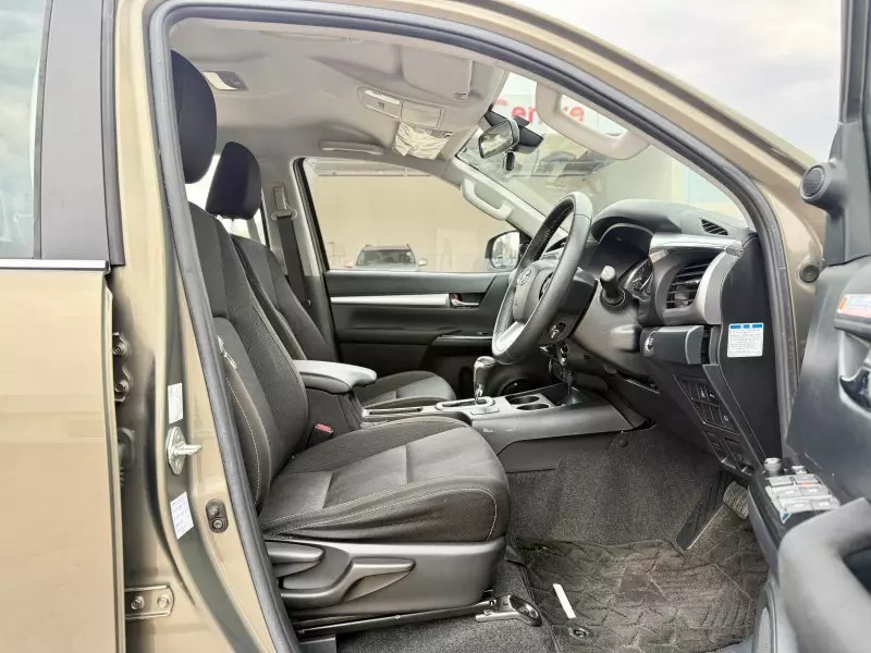 Toyota Hilux    - 2020