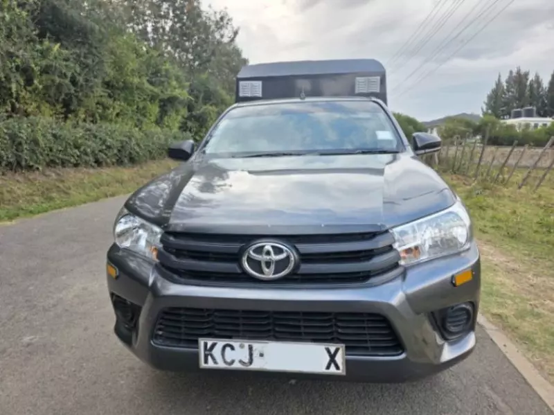 Toyota Hilux   - 2016
