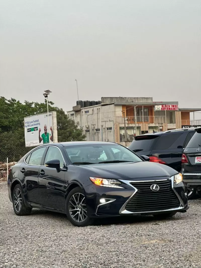 Lexus ES 350   - 2016