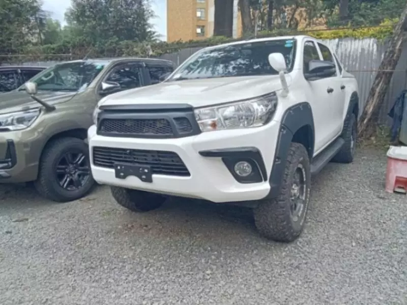 Toyota Hilux   - 2019