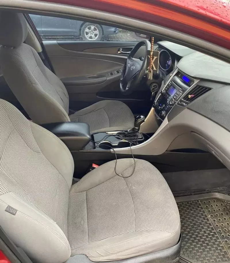 Hyundai Sonata   - 2011