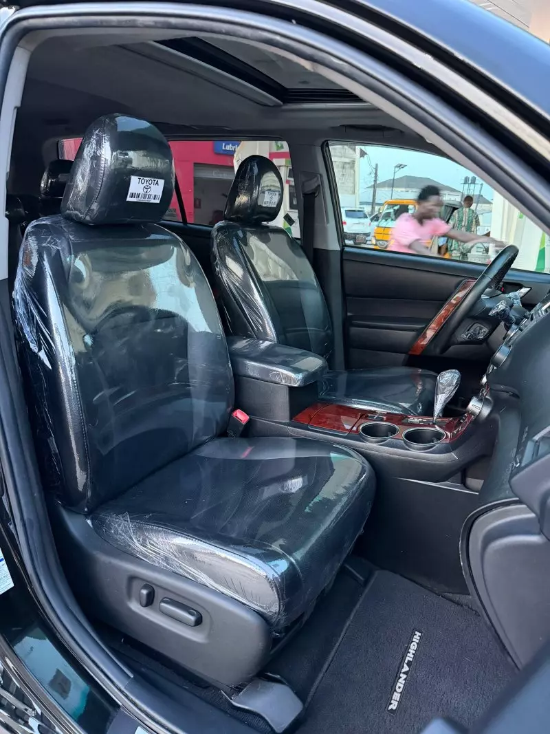 Toyota Highlander   - 2013