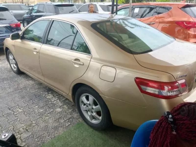 Toyota Camry   - 2011