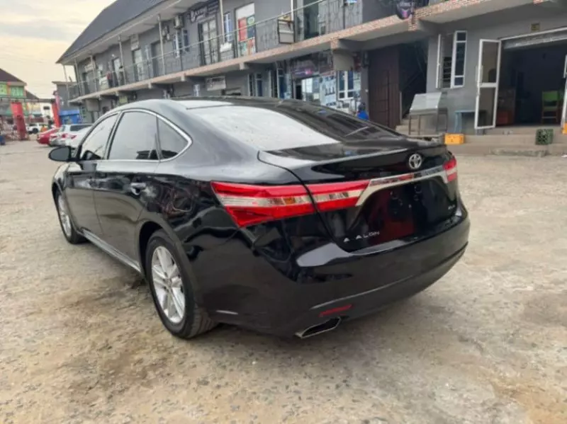Toyota Avalon   - 2014
