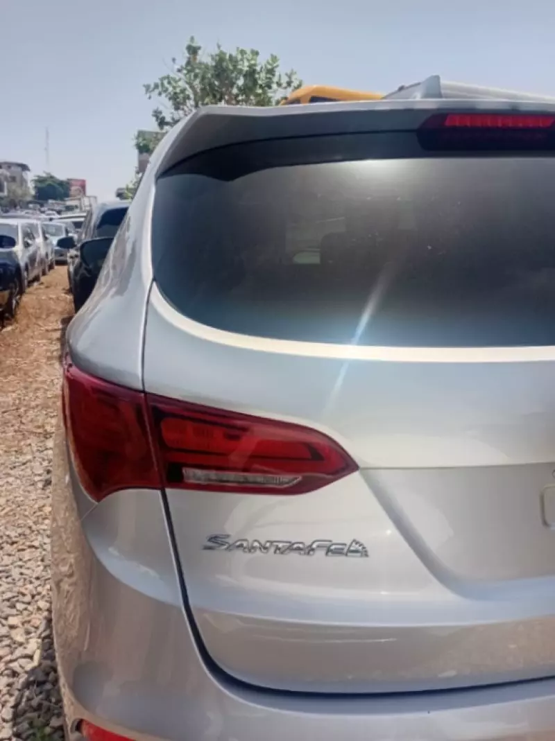 Hyundai Santa Fe   - 2017