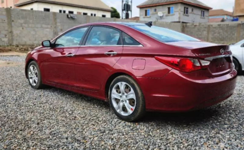 Hyundai Sonata   - 2013