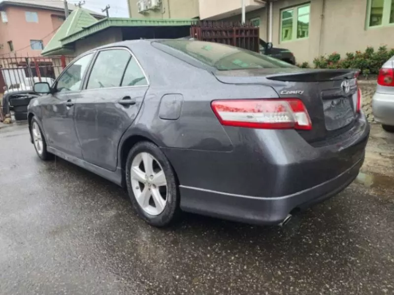 Toyota Camry   - 2010