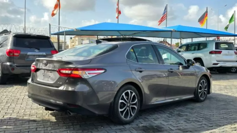Toyota Camry   - 2018