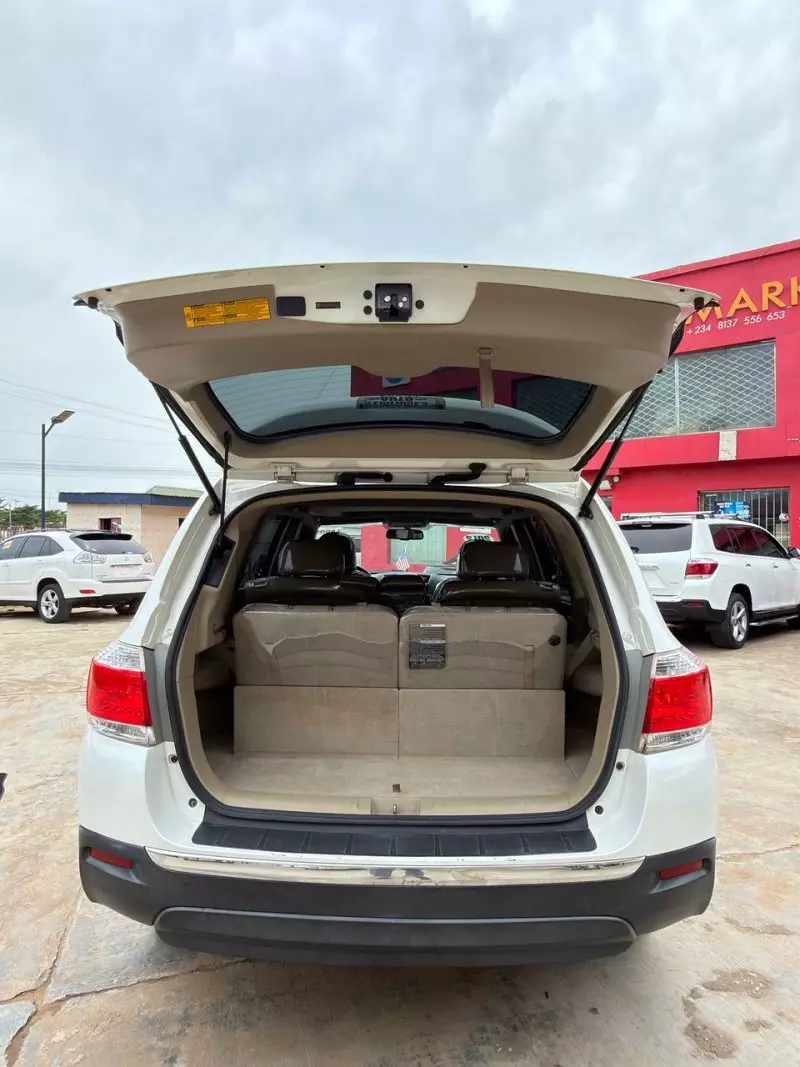 Toyota Highlander   - 2012