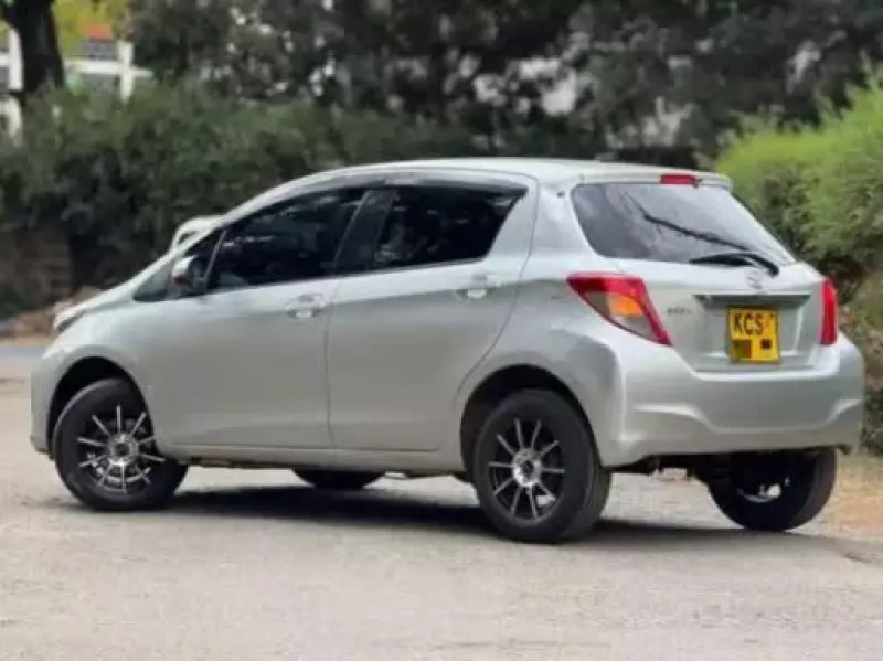 Toyota Vitz   - 2011
