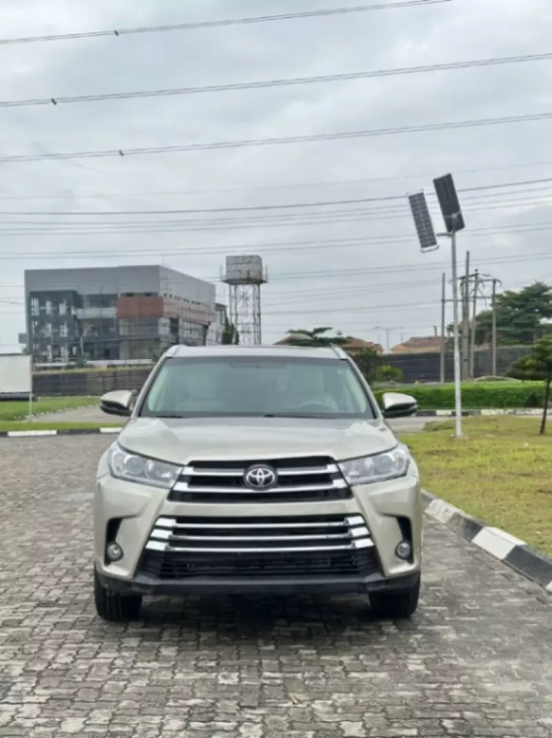Toyota Highlander   - 2015