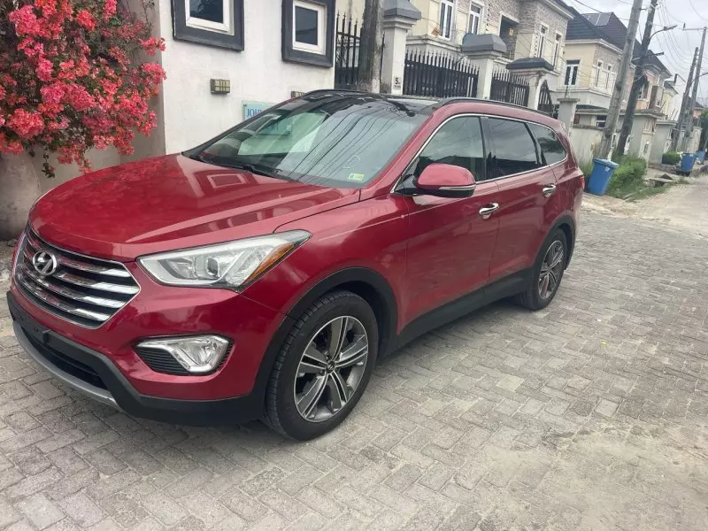 Hyundai Santa Fe   - 2013