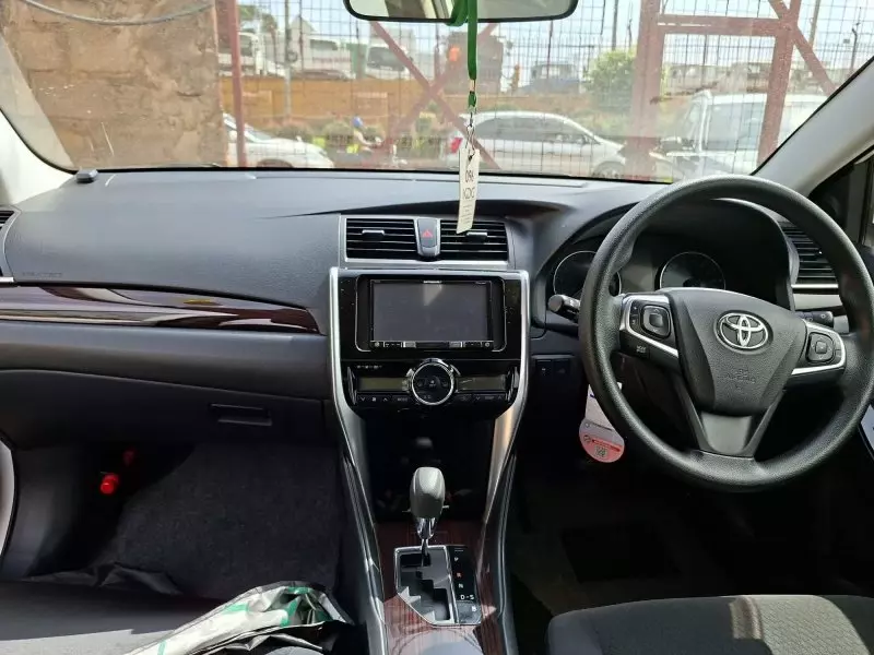 Toyota Premio    - 2016