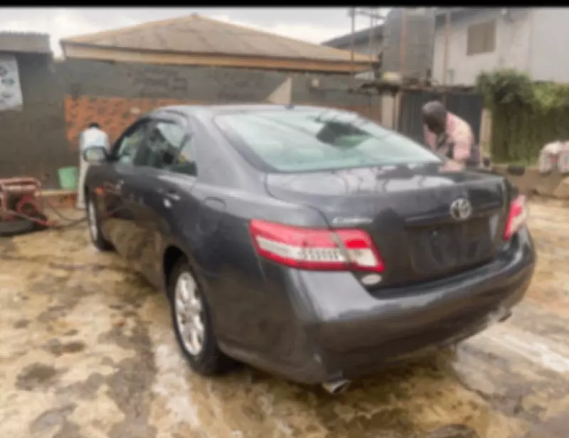 Toyota Camry   - 2011