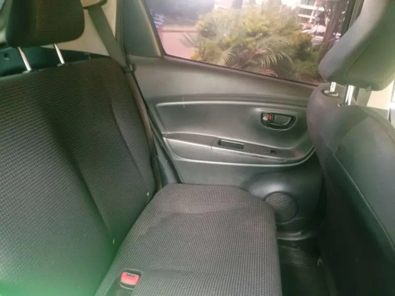 Toyota Vitz   - 2014