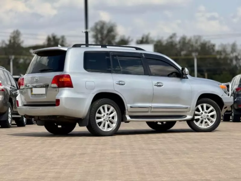 Toyota Land Cruiser V8   - 2014