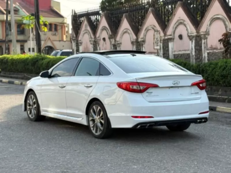 Hyundai Sonata   - 2015