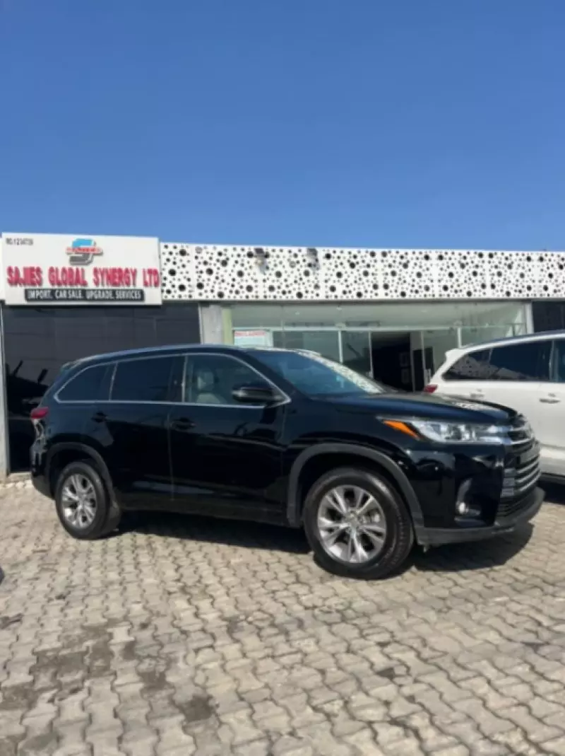Toyota Highlander   - 2016