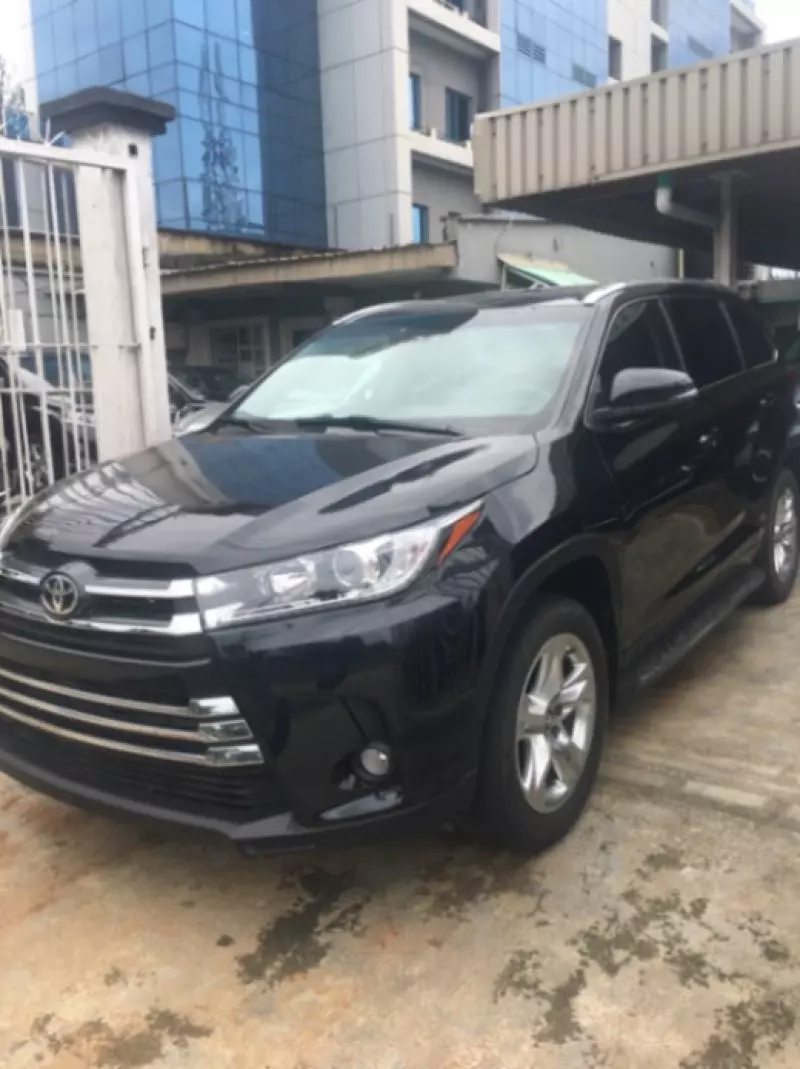 Toyota Highlander   - 2017