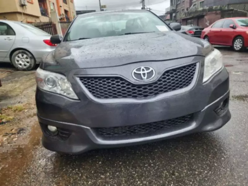 Toyota Camry   - 2010
