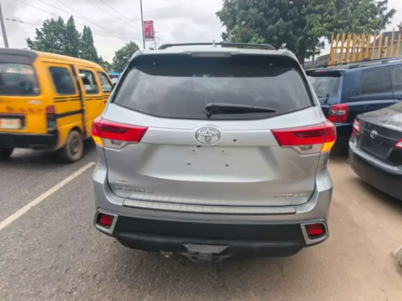 Toyota Highlander   - 2017