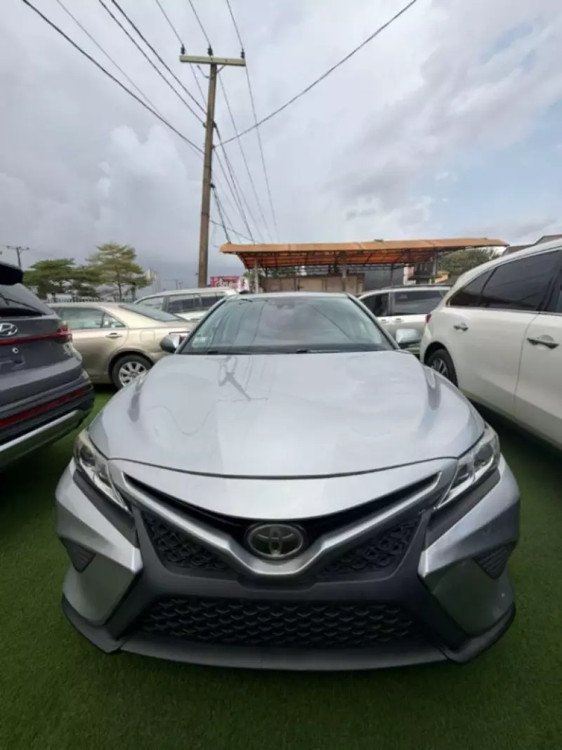 Toyota Camry   - 2018