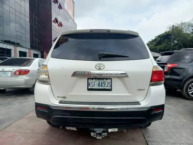Toyota Highlander   - 2011
