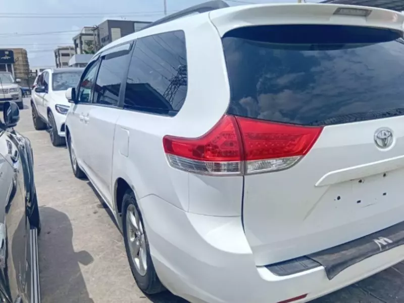 Toyota Sienna   - 2013