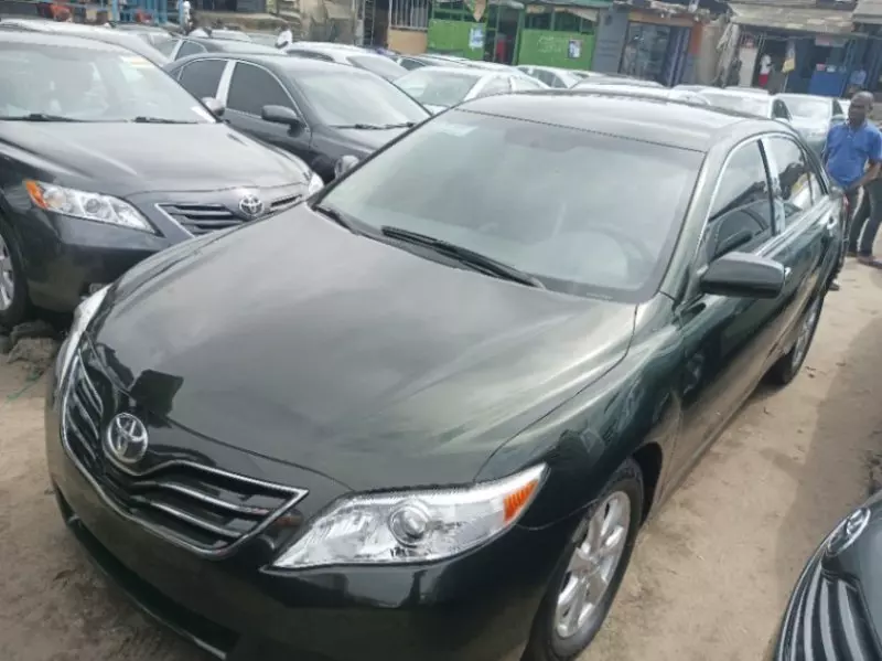 Toyota camry   - 2011